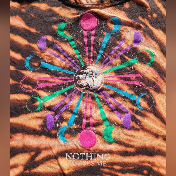 Hand acid washed "nothing phases me" crop top - Picture 2 of 4